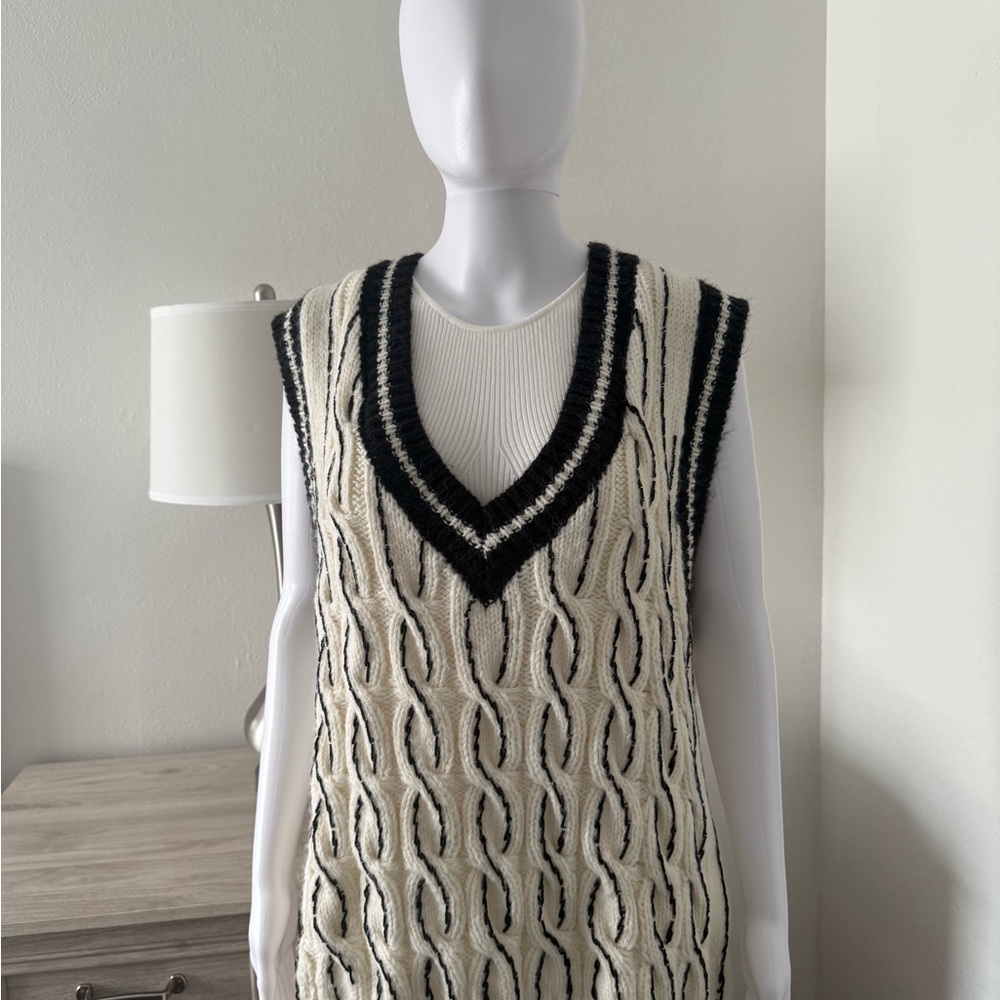 ZARA Cream Cable Knit Sweater Vest with Black Beaded Detailing – Size M/L